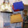 Ces sacs sont fabriqués avec de vieux textiles recyclés 