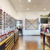Intérieur du magasin, un large choix de montures