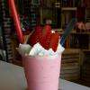 Milk-shake à la fraise avec ses fraises fraîches  