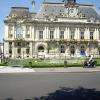 Façade principale sur la place Jean Jaurès.