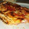 Pizza Calzone :
Tomates , Mozzarella , Jambon , Oeuf, Crème fraîche et Champignon