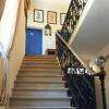 L'escalier qui mène aux chambres