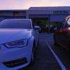 Audi A3 et Peugeot 307 devant le garage à Toulouse