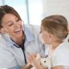 Soins infirmiers avec bienveillance dans le respect du patient.