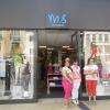 miss ronde devant le magasins MS Mode de calais 