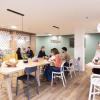 Espace de coworking café dans la gare montparnasse