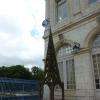 Devant l'entrée du musée