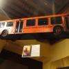 Vous trouverez des décors originaux de célèbres films. Ici le bus de Spiderman. 