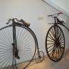Magnifique collection de vieux vélos .