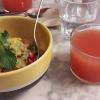 la salade de fruits et le jus de fruit