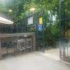 Vue sur l'entrée du parc Bourdeau d'Antony et sur une petite partie de la terrasse