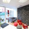 intérieur de l'agence immobilière de proximité ORPI Rezé