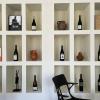 Niches pour exposer de beaux objets, de beaux livres et de belles bouteilles