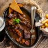 La vraie carbonnade flamande traditionnelle. Recette à découvrir sur https://pain-depices.com ! 