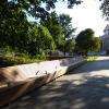 Le grand banc du parc est tout nouveau ; son but : favoriser la convivialité 