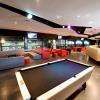 L'espace restauration de Park Events avec vue sur la piste de Karting.