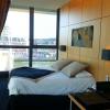 vue d'une chambre face au bassin du commerce