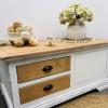 Voici une table basse transformée grâce à notre technique d'aérogommage et de relooking sur-mesure.
Un meuble unique qui trouve parfaitement sa place dans n’importe quel intérieur.
Venez découvrir nos créations à la boutique Pépites & Patines à Berrie !