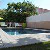 Réalisation de la Piscine, Terrasse composite, Gazon Synthétique et Claustra en Aluminium. 