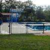 CLUNY (71 - Saône-et-Loire, France) - Piscine municipale - Vue du bassin de 25m et des plongeoirs