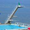 THONON-LES-BAINS (74 - Haute-Savoie, France) - La plage municipale - Son bassin de 25m et les plongeoirs