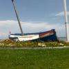 un bateau sur le rond point