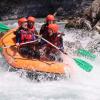 Un famille heureuse en mini raft sur la Durance 