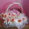 Panier avec porte dragées à fleur orchidée.
