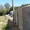 Exemple de réalisation de chantier: Clôture (piquets-grillage) avec brises-vues.