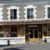 Le Restaurant les Trois Marchands est le Restaurant du Relais mais a gardé son ancien nom.