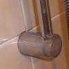 porte pommeau de douche, joint du carrelage moisi