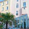 Véranda et cour arborée de la résidence Smartappart à Cherbourg