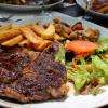 Entrecôte et frites (avec ratatouille et salade)

