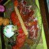 Une assiette bien garnie avec cette salade de tomates, mozzarella, poivrons, tapenade, tartare d'aubergine ect...
