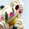 Pavlova - Ganache vanille / Ananas frais / Coulis fruit de la passion