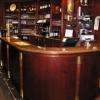 Premier contact après la porte, le bar