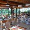 salle de restaurant ouverte sur le jardin