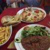 Au 1er plan le tartare de boeuf, au second plan la pizza de saison avec des asperges (juin 2016)