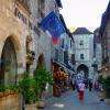 la rue touristique en contrebas du chemin de croix