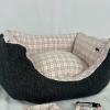 Panier pour petit chien ou chat réalisé à partir d'une chemise de seconde main.