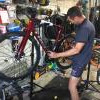 Réparation et révision de vos vélos de route, de ville, VTT, etc.
Pas de déplacement, je récupère et vous ramène votre vélo à votre domicile.