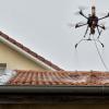 L’intervention au drone permet d’atteindre des zones difficiles d’accès et dangereuses comme les immeubles de grande hauteur.

Notre flotte de drones  est utilisée pour :

démoussage de toits,
nettoyage de toitures,
nettoyage de façades,
nettoyage de vitres et fenêtres,
nettoyage de panneaux solaires photovoltaïques (amélioration des performances jusqu’à 25%)
nettoyage de panneaux d’affichage
nettoyage de ponts et autres structures et objets hauts et difficiles d’accès
Nettoyage/Démoussage de toitures par drone

Nos zones d’intervention

SI-DRONE entreprise de nettoyage de bardages, façades, démoussage de toitures par drone installée à Grenade sur Garonne.

Nettoyage et entretien des façades commerciales et industrielles sur un large secteur géographique allant de la Haute-Garonne  (Toulouse, Blagnac, Grenade, Fenouillet, Mondonville, Balma, Roques/Garonne, Colomiers, Aussonne …) en passant par le Tarn et Garonne (Montauban, Montech, Castelsarrasin, Moissac, Caussade), l’Aveyron (Villefranche de Rouergue, Rodez, Decazeville, Marcillac…) ainsi que dans le Lot  (Figeac, Cahors, Gourdon…).

