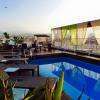 espace lounge et piscine