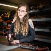Portrait d'une artisane maroquinière sur Saint Tugdual (56)
Société Artisanya