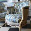 Paire de bergère Louis XV, coussins en plume, tissus imprimés Romo