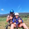 Heureux après un vol parapente à Crozet-Lélex