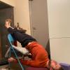 Yoga / yogathérapie
Posture de la chandelle adaptée, avec chaise et accessoires afin de garantir le respect de notre charpente musculo-ostéo-articulaire.