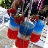 Cocktail avec alcool bleu blanc rouge 
