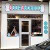 Salon de toilettage Dog-Station paris 17 ème. Accessoires alimentations pour chiens et chats. Promenade en ville. 12 rue rennequin 75017 Paris.