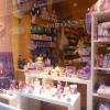 un côté de la vitrine